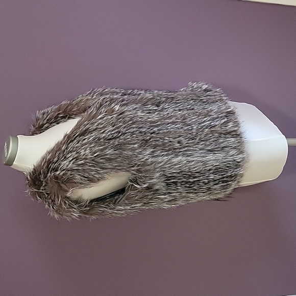 Sleeveless Fox Fur Vest - Picture 3 of 10